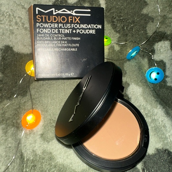 Matte Finish Compact Powder C8 - Picture 6 of 10